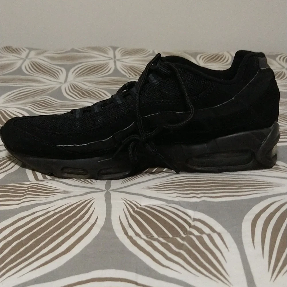 Shoes - Picture 4 of 8
